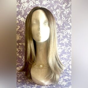 Barely used Lennox wig and shade milk tea